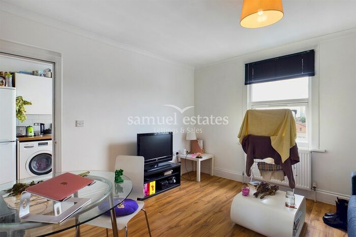 2 Bedroom Flat To Rent In New Cross Road, London, SE14