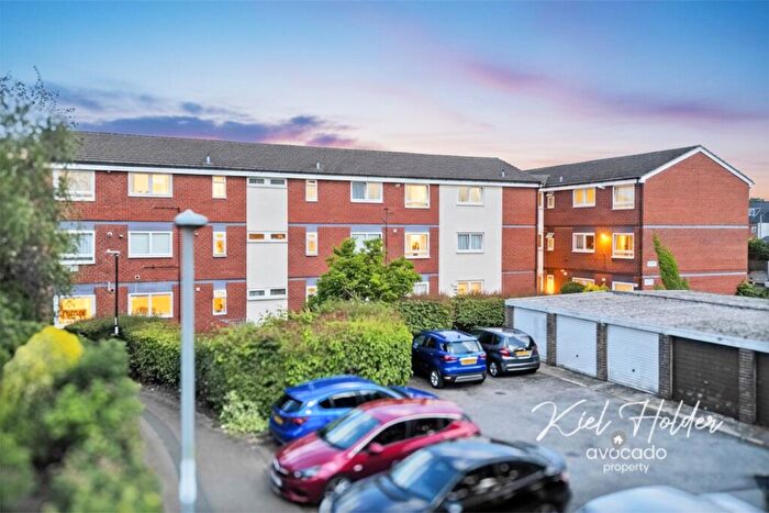 2 Bedroom Apartment For Sale In Westerham Walk, Reading, Berkshire, RG2
