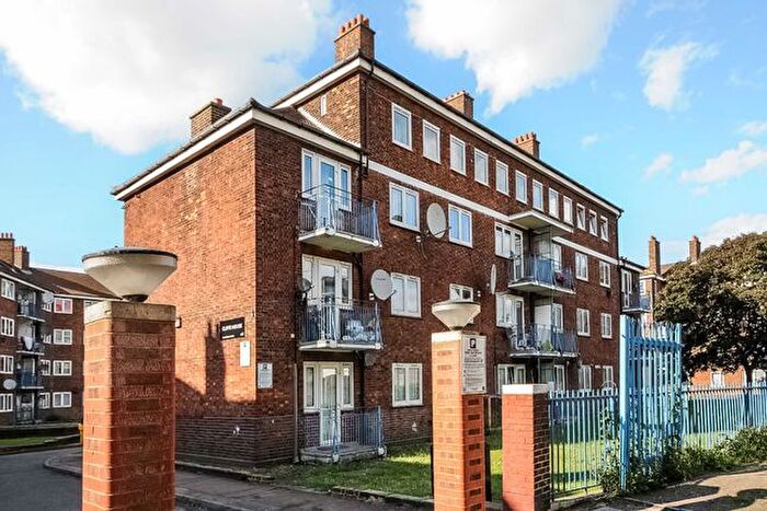 2 Bedroom Flat To Rent In Cliffe House, Blackwall Lane, Greenwich, London, SE10