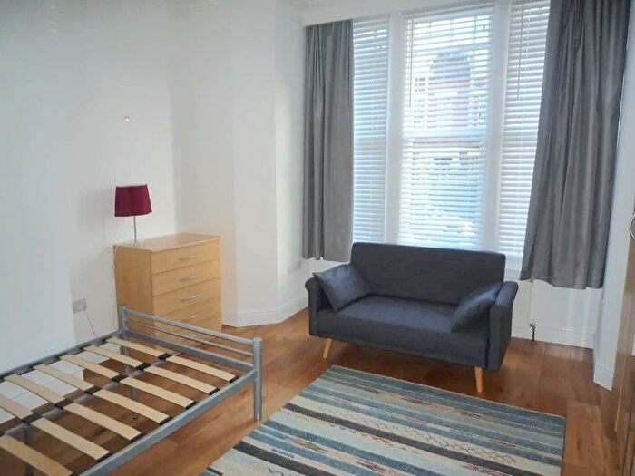 3 Bedroom Flat To Rent In Whitehall Park, London, N19