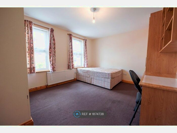 6 Bedroom Terraced House To Rent In De Beauvoir Road, Reading, RG1