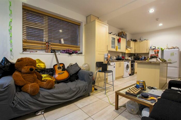 6 Bedroom House To Rent In Dawlish Road, Selly Oak, B29