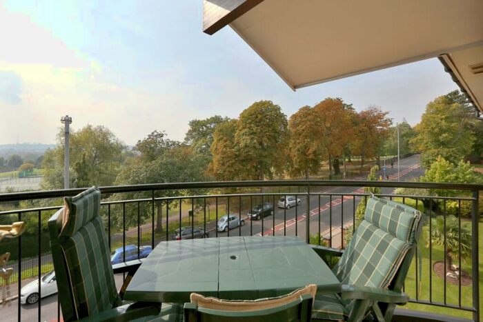 2 Bedroom Flat To Rent In Aldermans Hill, Palmers Green, N13