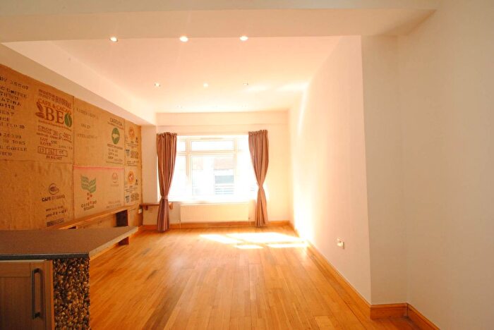 1 Bedroom Flat To Rent In Mayes Road, Wood Green, N22