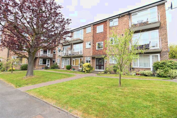 1 Bedroom Flat To Rent In Hillside Court, Deer Park Close, KT2