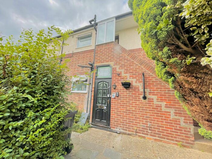 2 Bedroom Property To Rent In Lancelot Road, IG6