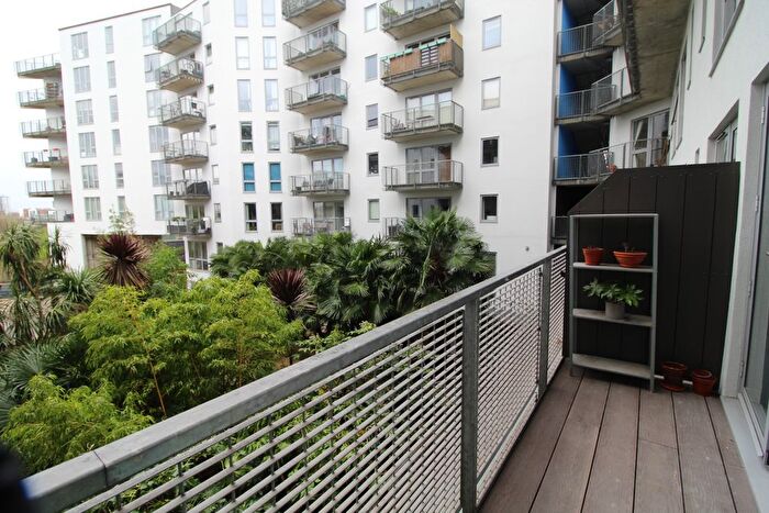 2 Bedroom Flat For Sale In Wick Lane, London, E3