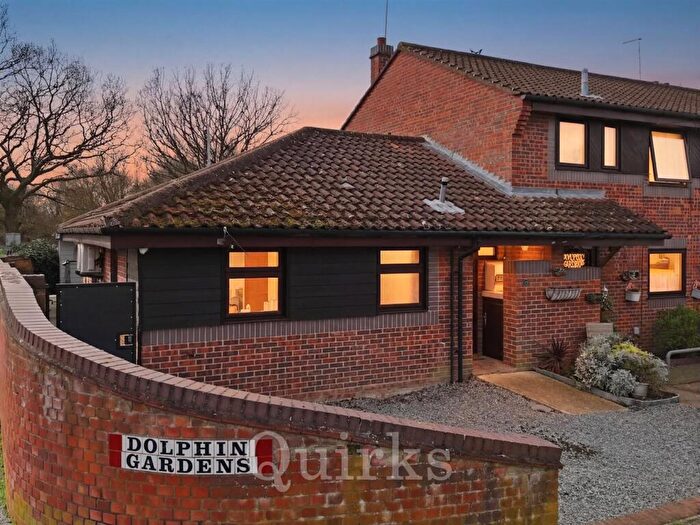 1 Bedroom Semi-Detached Bungalow For Sale In Dolphin Gardens, Billericay, CM12