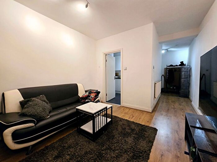 2 Bedroom Flat To Rent In Trinity Road, London, SW17