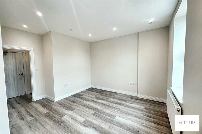 1 Bedroom Flat To Rent In Merlin House, Bakers Lane, Epping, CM16