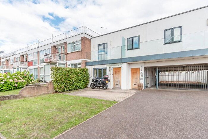 2 Bedroom Flat To Rent In Garden Court, Stanmore, HA7