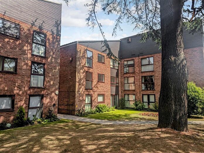 2 Bedroom Flat For Sale In Mill Crescent, Tonbridge, Kent, TN9