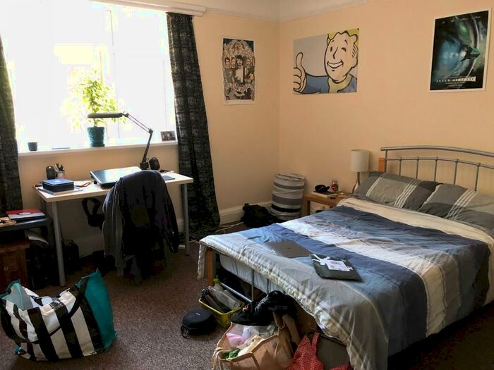 3 Bedroom Flat To Rent In Trent Bridge Buildings, Nottingham, NG2