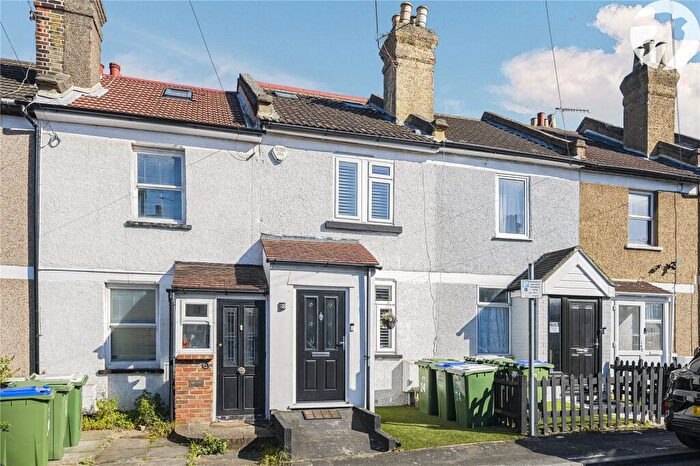 3 Bedroom Terraced House For Sale In Ducketts Road, Crayford, Kent, DA1
