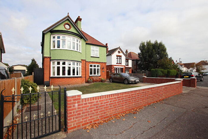 4 Bedroom Detached House For Sale In Vicarage Gardens, Clacton On Sea, CO15