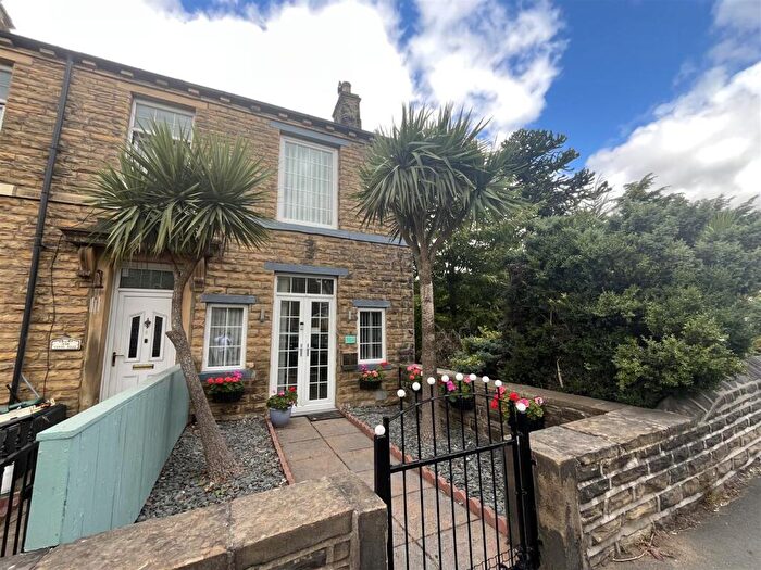 2 Bedroom End Of Terrace House For Sale In Leeds Road, Idle, Bradford, BD10