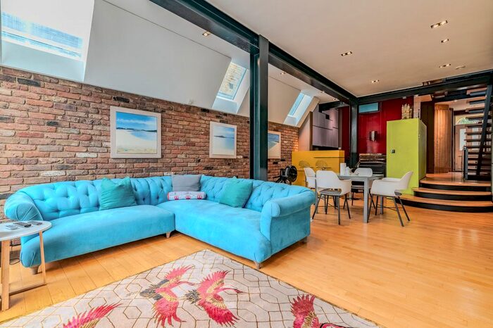 3 Bedroom Town House To Rent In Lichfield Road, London, E3