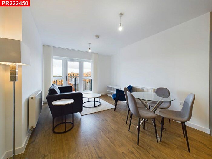 2 Bedroom Flat To Rent In Thimble Crescent, Sutton, – Bedrooms Flat, SM6