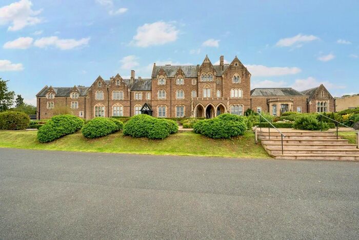 2 Bedroom Flat For Sale In Bryngwyn Manor, Wormelow, Hereford, HR2