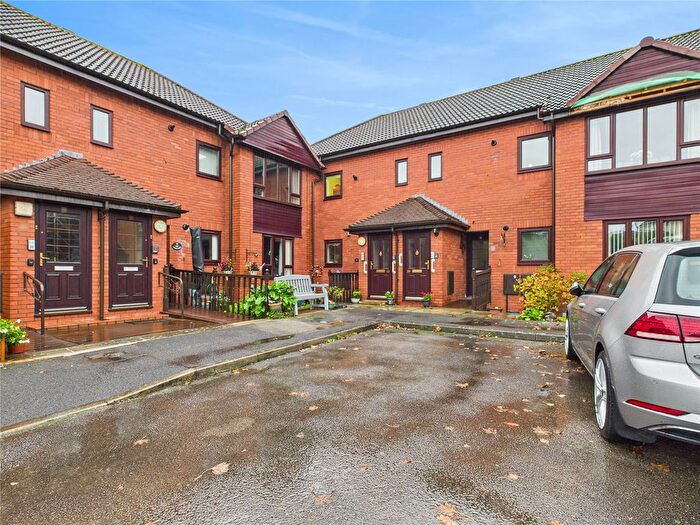2 Bedroom Flat For Sale In Thingwall Road, Wirral, Merseyside, CH61