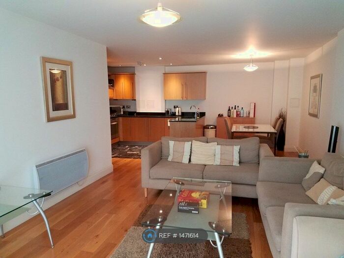 3 Bedroom Flat To Rent In Dolben Court, London, SW1P