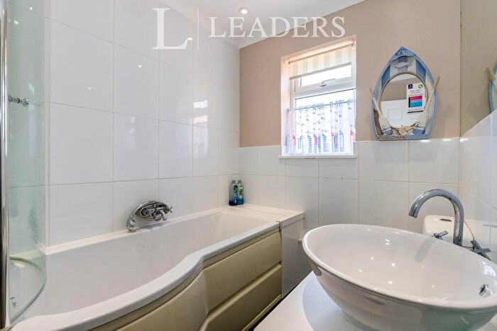 3 Bedroom Flat To Rent In Southwood Road, Hayling Island, PO11