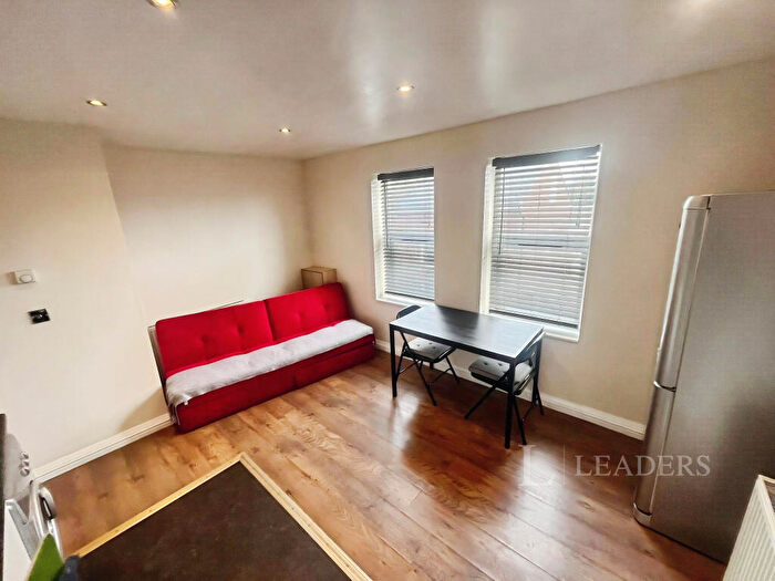 1 Bedroom Flat To Rent In Dumfries Street, Luton, Bedfordshire, LU1