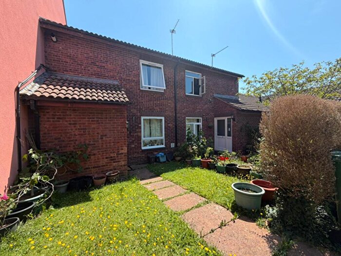 2 Bedroom House To Rent In Maple Court, Frome, BA11