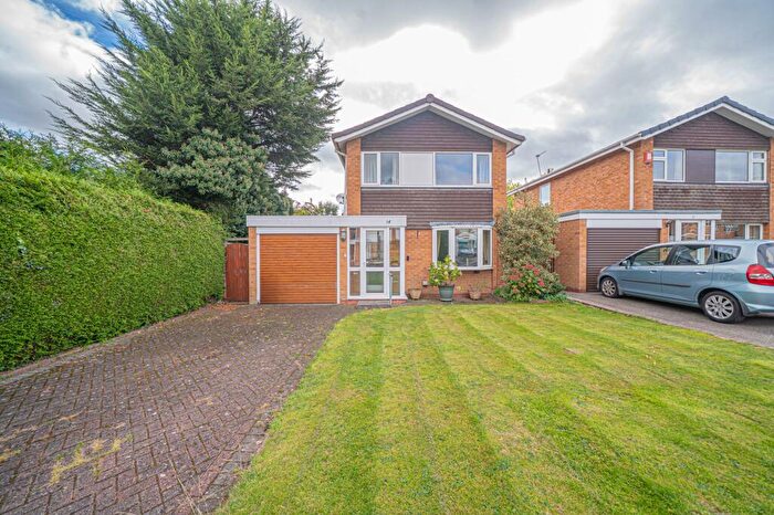 3 Bedroom Detached House For Sale In Ullenhall Road, Knowle, B93