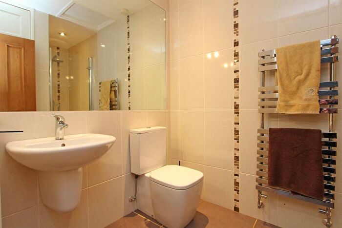 4 Bedroom House To Rent In Tilley Lane, Headley, Epsom, KT18