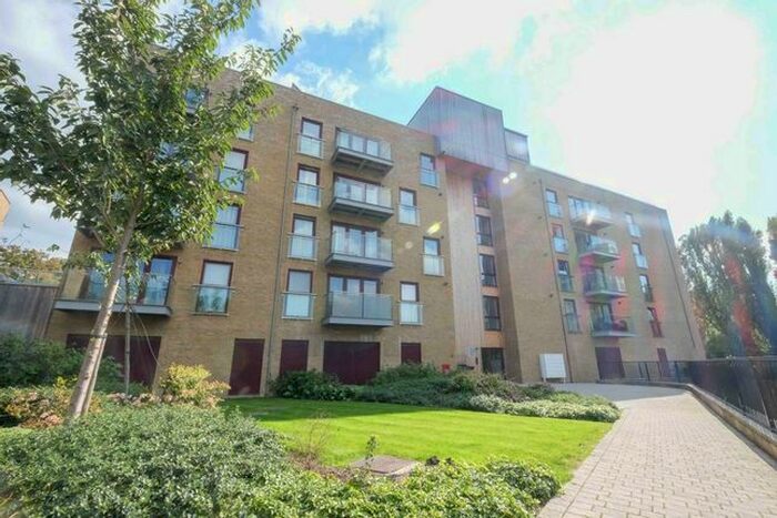 2 Bedroom Flat To Rent In Kings Mill Way, Uxbridge, UB9