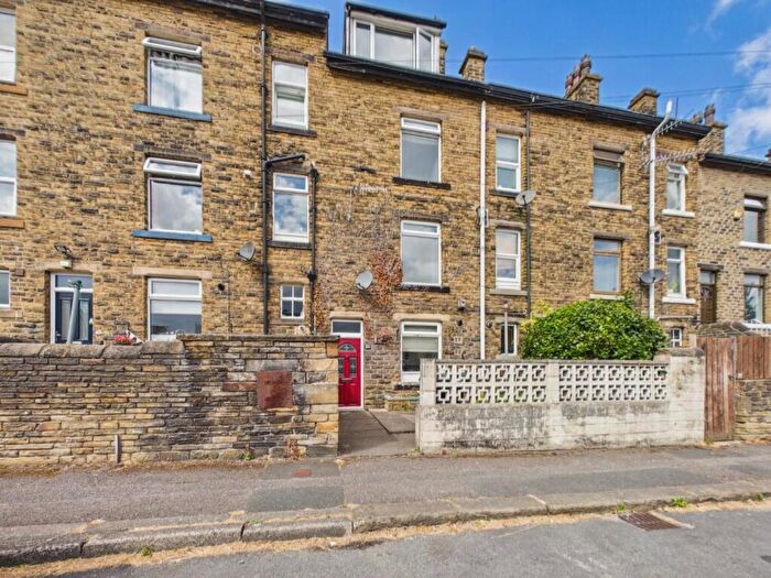 2 Bedroom Terraced House For Sale In Elliott Street, Shipley, BD18