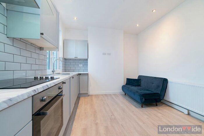 2 Bedroom Flat To Rent In Kilburn Lane, London, W10