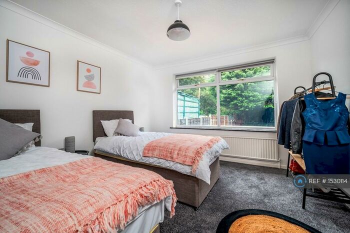 3 Bedroom Bungalow To Rent In Ilkley Close, Bolton, BL2