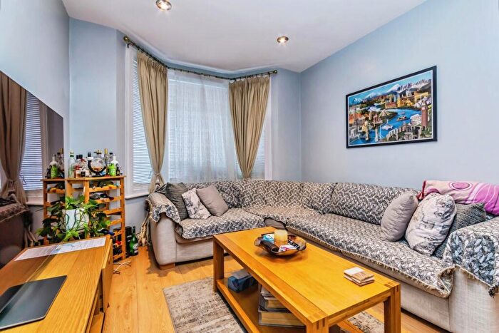 3 Bedroom Terraced House For Sale In Lebanon Road, Croydon, CR0