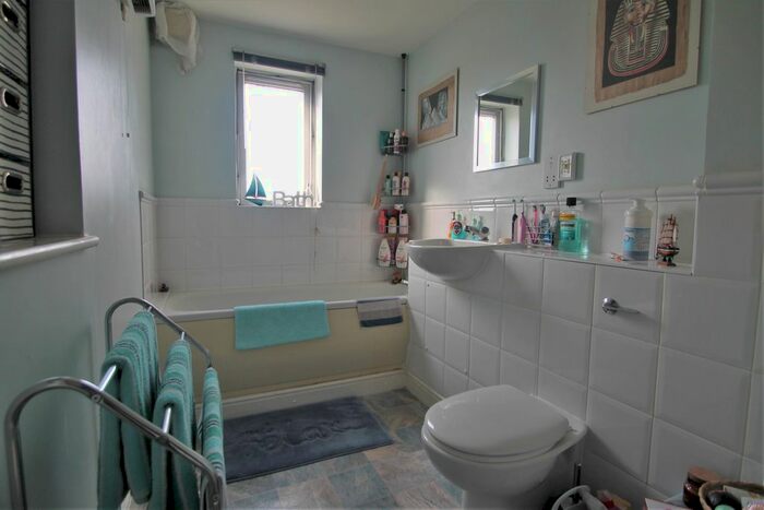 2 Bedroom Flat To Rent In West Street, Gravesend, DA11