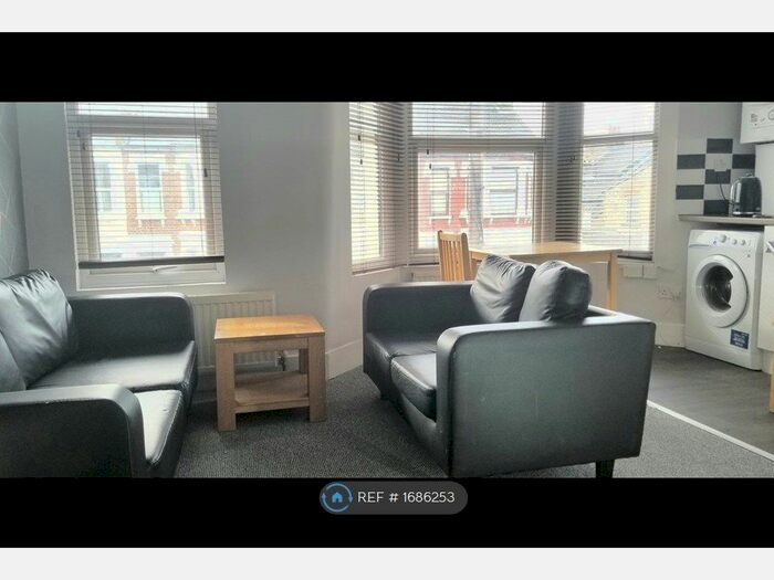 4 Bedroom Maisonette To Rent In Kellino Street, London, SW17