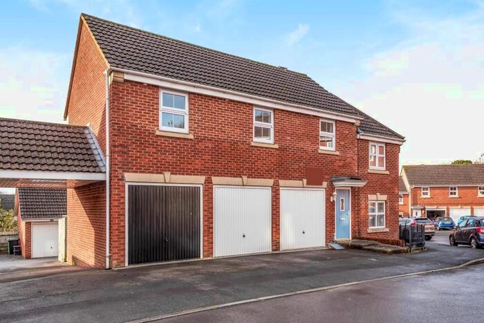2 Bedroom Detached House To Rent In Waggoner Close, Abbey Meads SN25