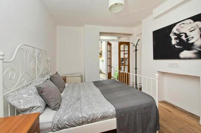 1 Bedroom Flat To Rent In North End Road, West Kensington, London, W14