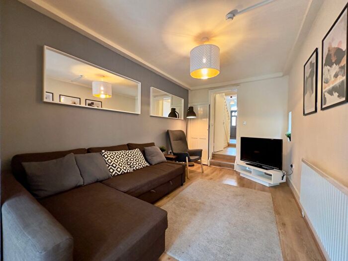 6 Bedroom Terraced House To Rent In Valnay Street, SW17
