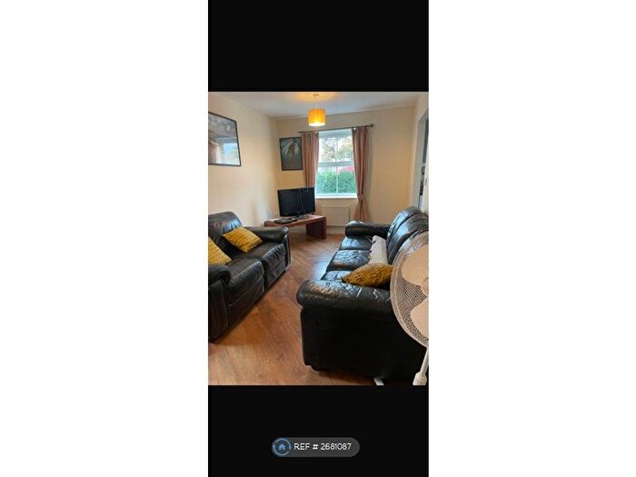 2 Bedroom Flat To Rent In Snitterfield Drive, Shirley, Solihull, B90