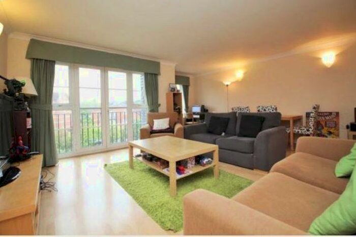 2 Bedroom Flat To Rent In Katesgrove Lane, Reading, Berkshire, RG1