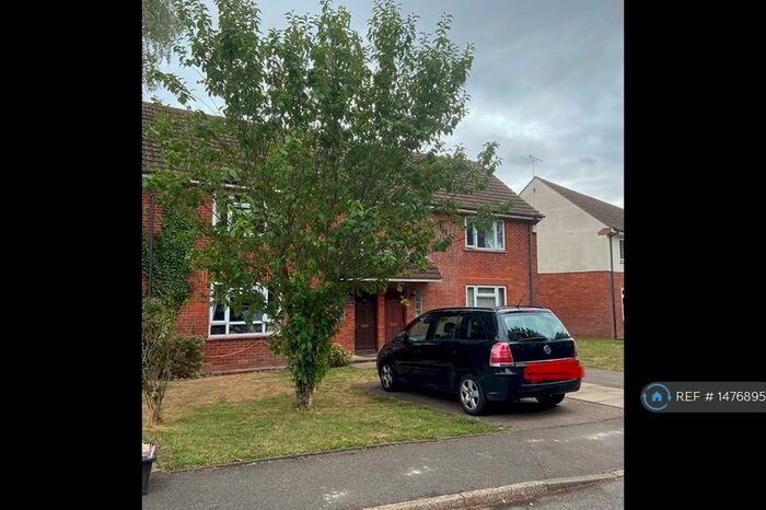 3 Bedroom Semi-Detached House To Rent In Stonar Close, Sandwich, CT13