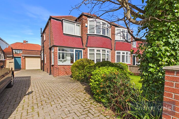 3 Bedroom Semi Detached House For Sale In Mayfield Court, Sunderland, SR6