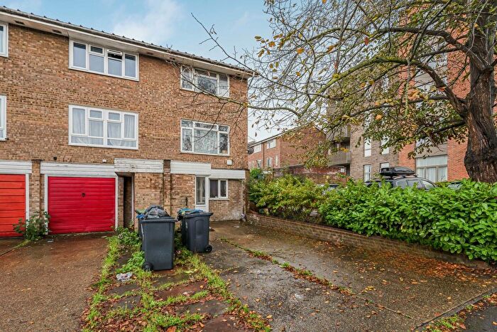 4 Bedroom Semi Detached House For Sale In Harold Road, London, SE19