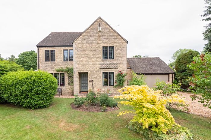 4 Bedroom Detached House For Sale In Sinnels Field, Shipton-Under-Wychwood, OX7