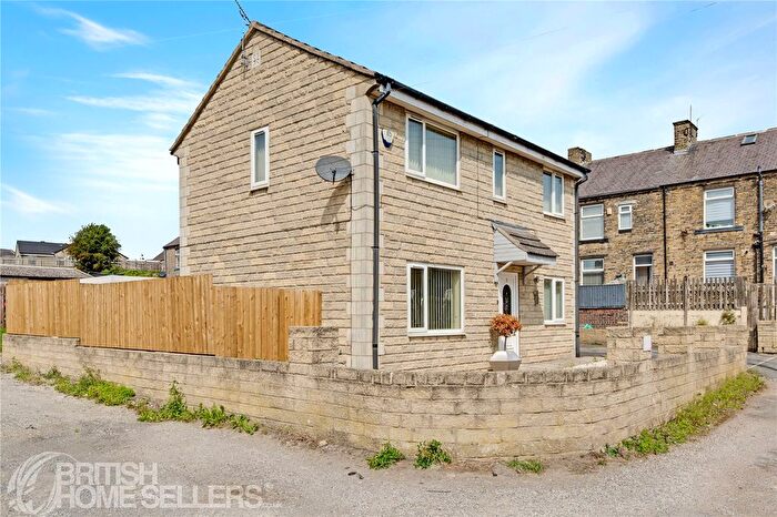 3 Bedroom Detached House For Sale In Wroe Place, Wyke, Bradford, West Yorkshire, BD12