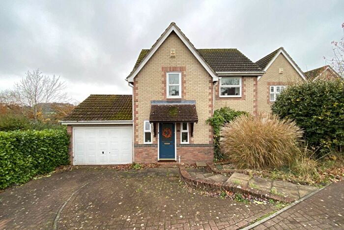 3 Bedroom Detached House For Sale In College Fields, Marlborough, SN8