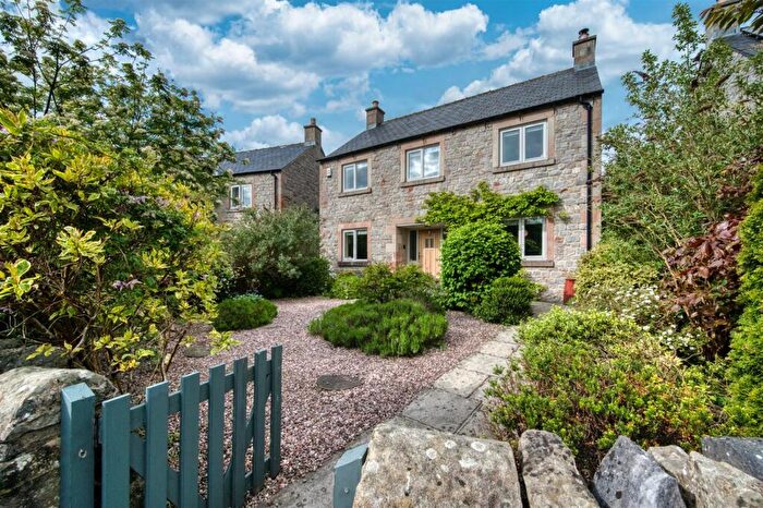 4 Bedroom House For Sale In Peak View Close, Calver, Hope Valley, S32