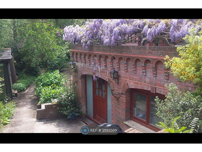 1 Bedroom Flat To Rent In Convent Lane, Cobham, KT11